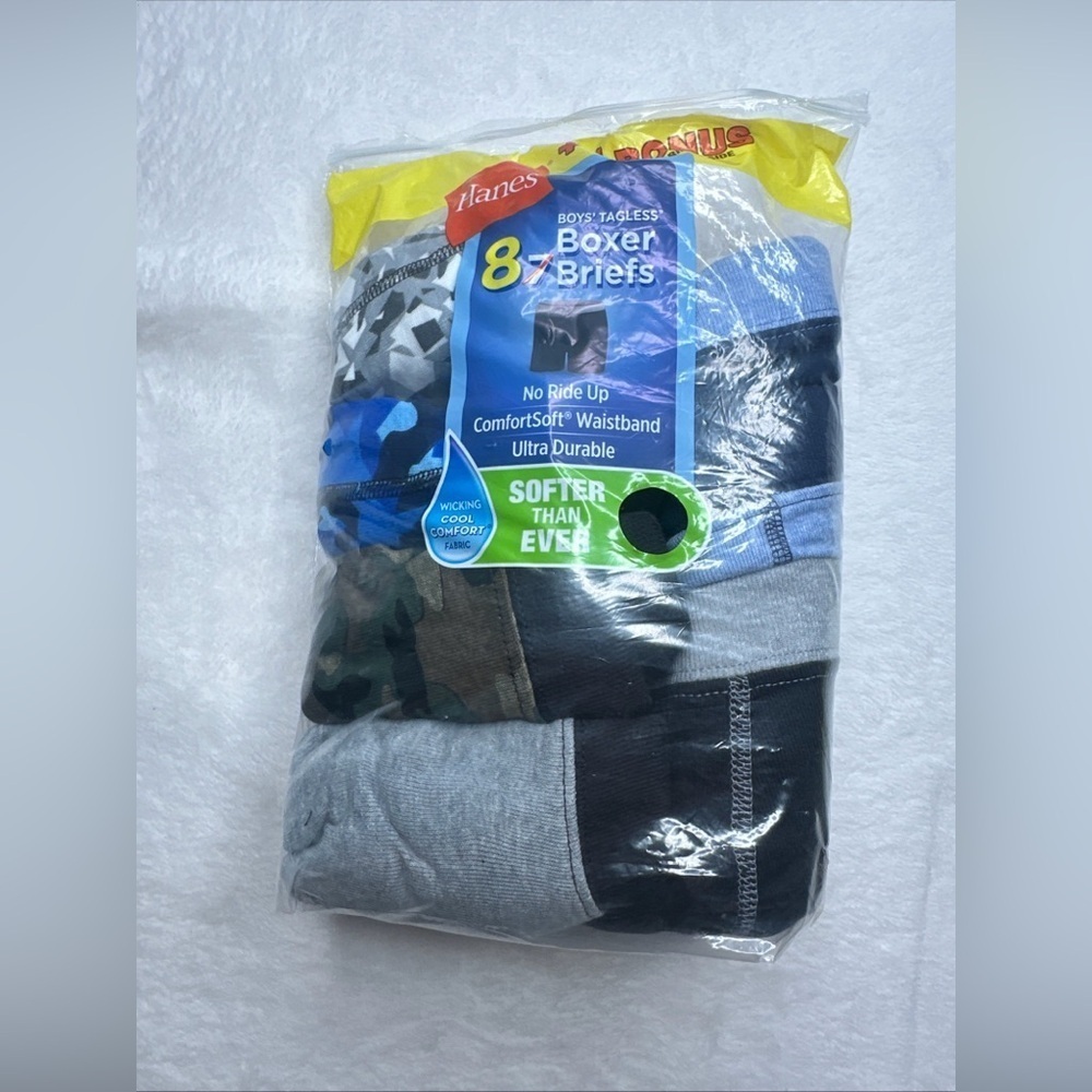 Hanes Boys XL Tagless Boxer Briefs Solid Colors  7 Count - Picture 2 of 9